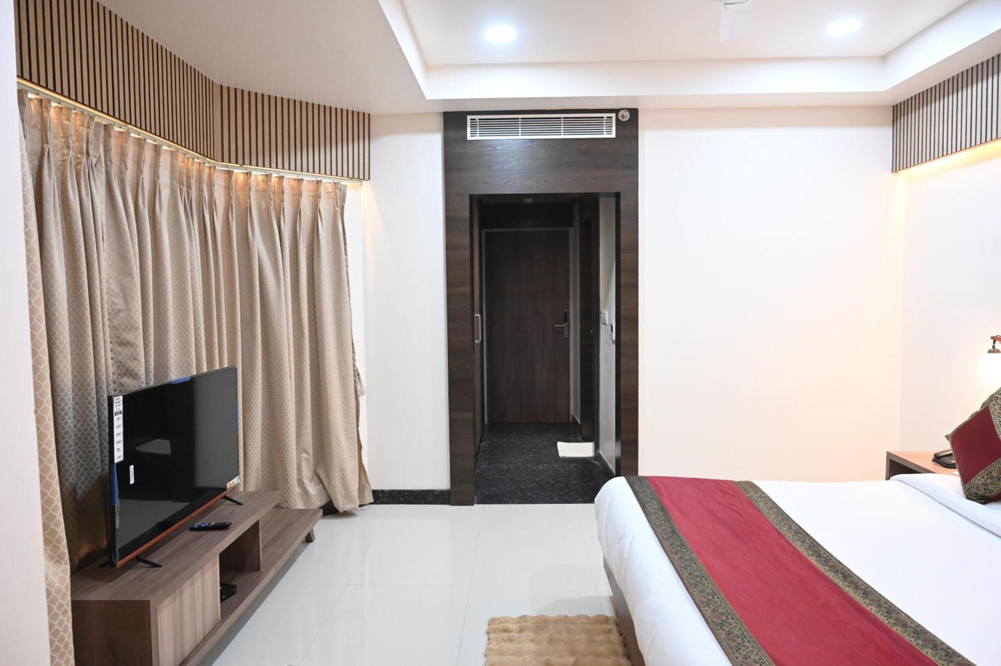 Hotel Sainik Grand Benares Buitenkant foto