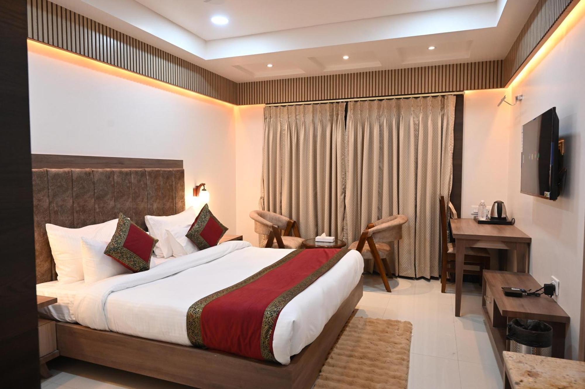 Hotel Sainik Grand Benares Buitenkant foto