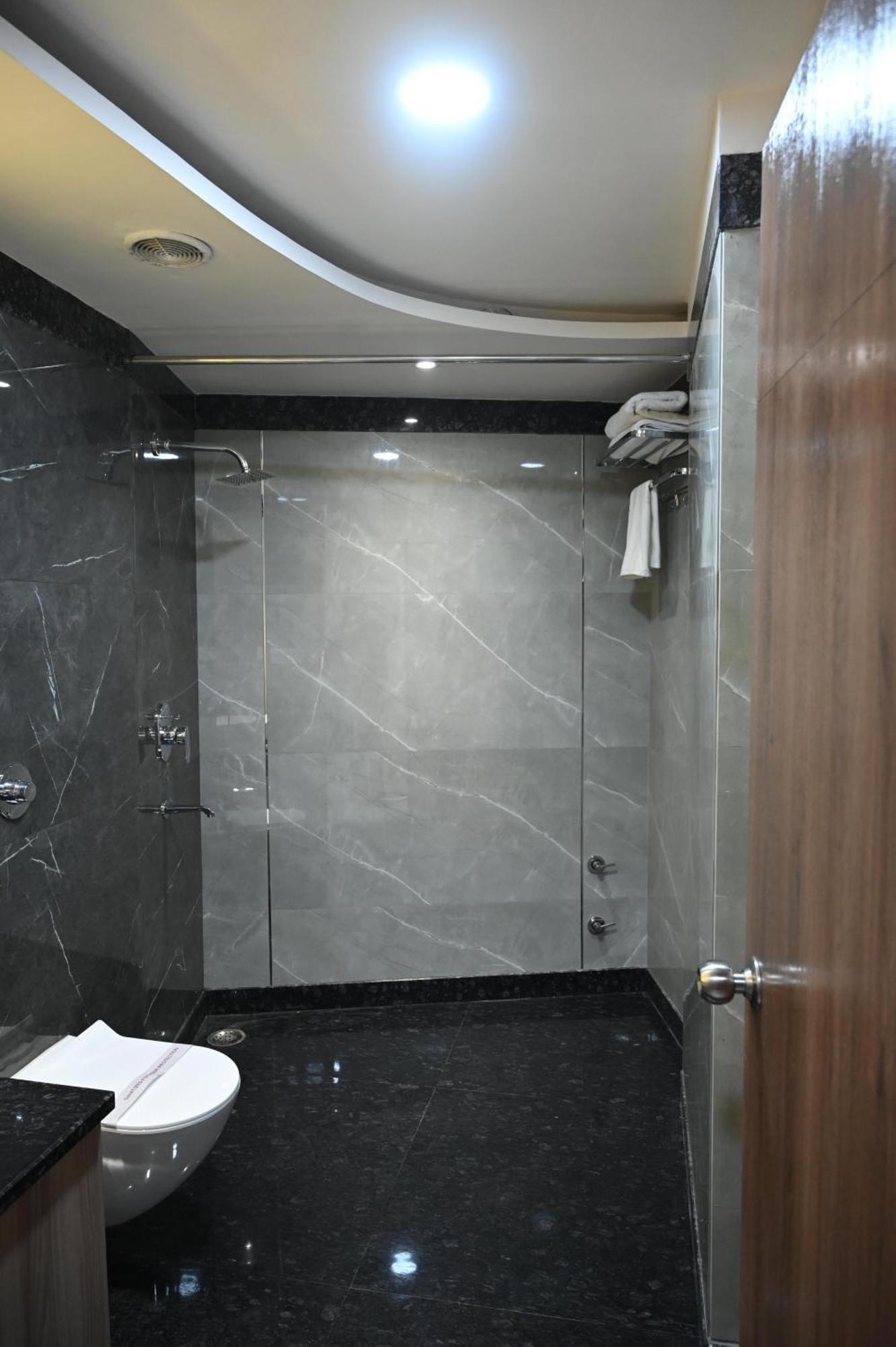 Hotel Sainik Grand Benares Buitenkant foto